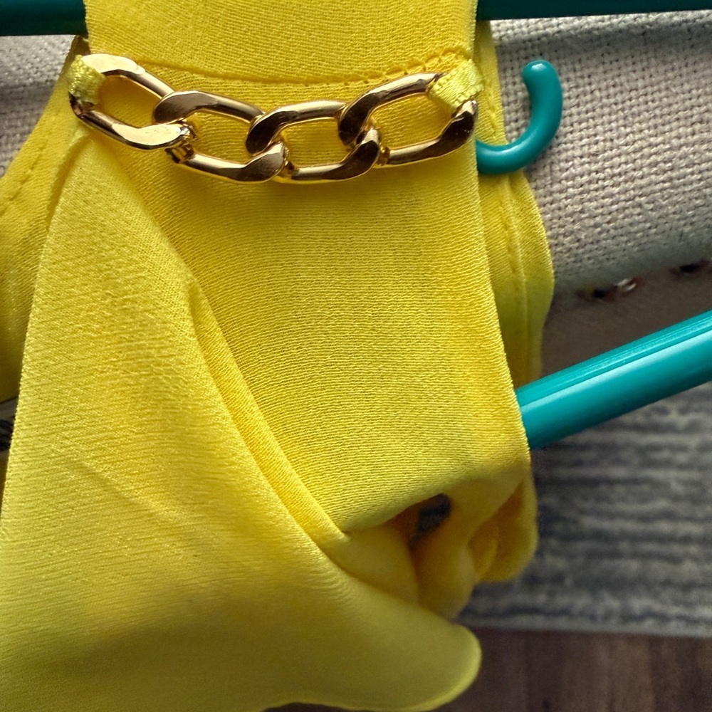 Jennifer Lopez Yellow Ruffle Blouse - Picture 7 of 9